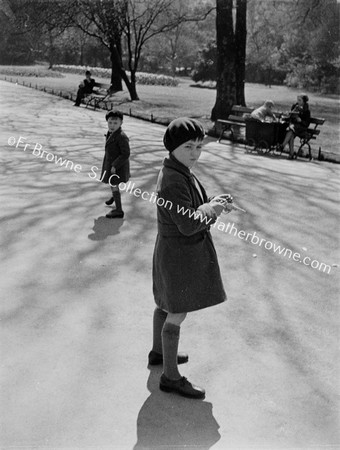 ST STEPHEN'S GREEN  CHILDREN IN